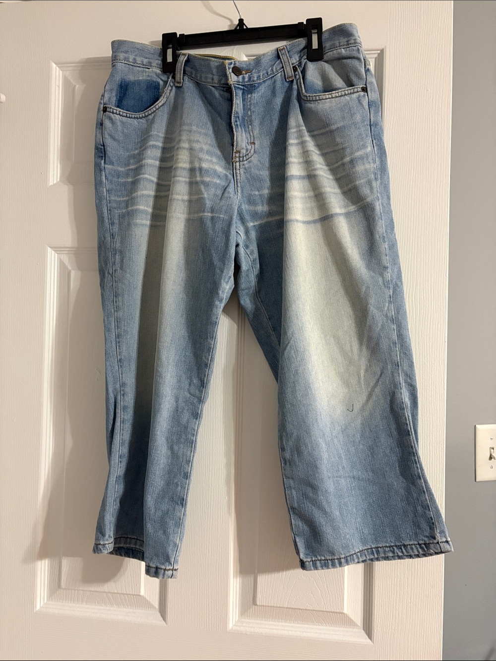 American Eagle Outfitters Light Blue Cropped Jeans
